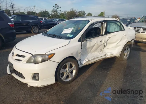 2011 Toyota Corolla S z USA, uszkodzony, nr VIN 2T1BU4EE4BC684732